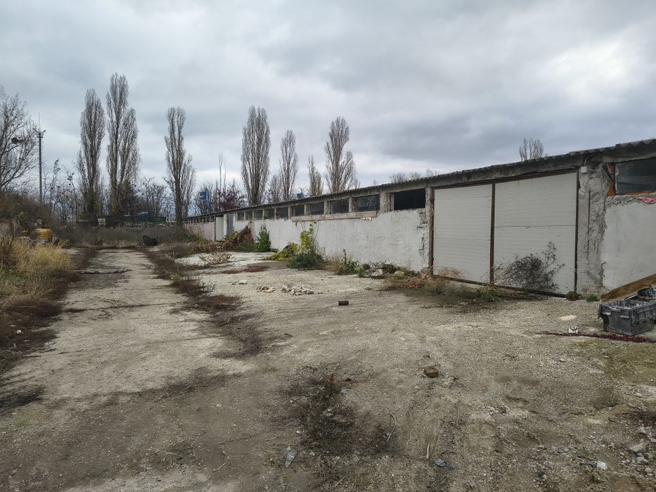 Spatii depozitare ,hala de închiriat  cu curte SI parcare