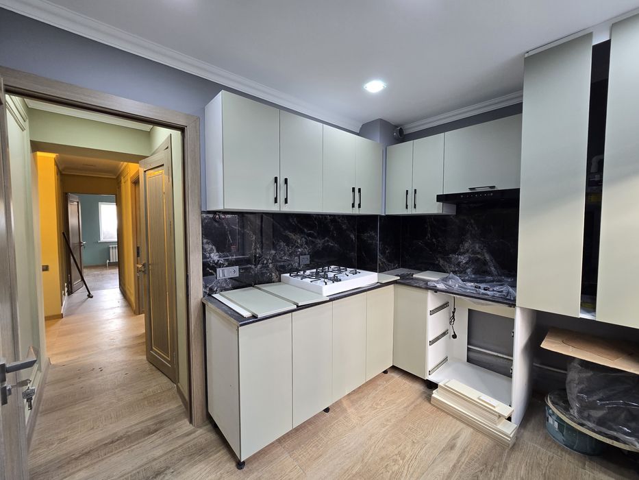 Qo'yliq Kompasda Tayyor, Ta'mirlangan 3 Xonali Kvartira!