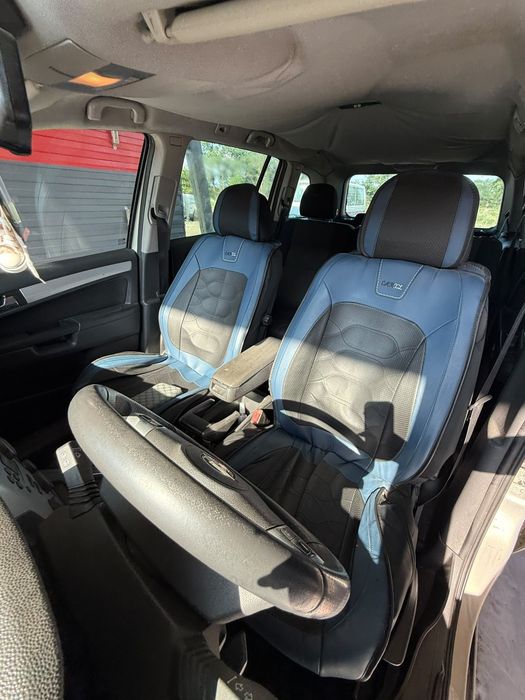 Vand sau schimb Opel Zafira