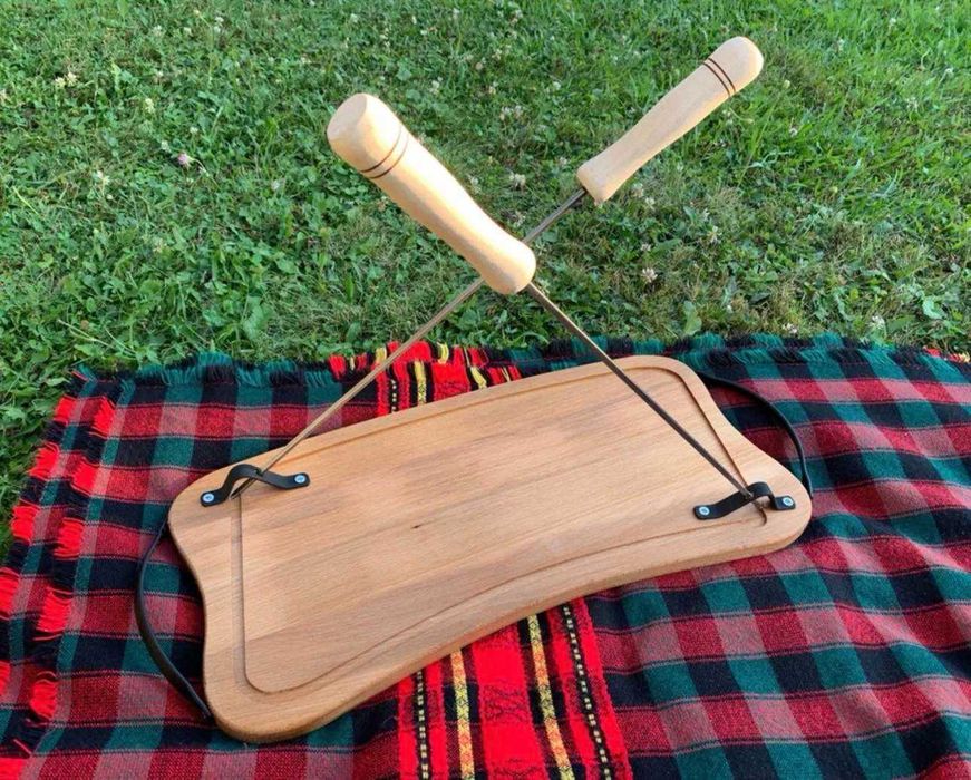 Масивна букова дъска за скара със метални шишове размери (54см x 21см)