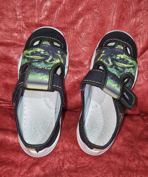 Детски чехли и пантофки