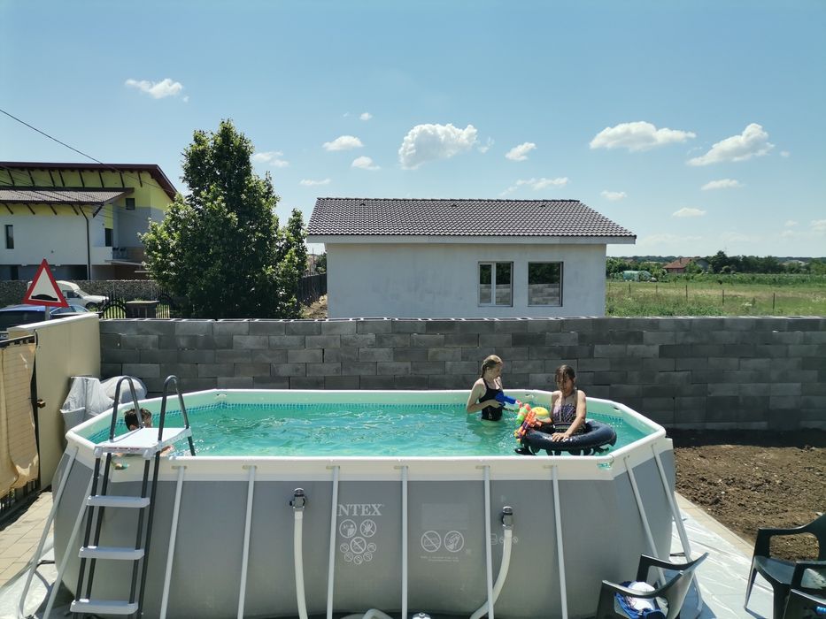 Piscina supraterana