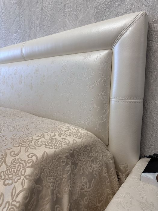 Продам двуспальную кровать 200*200