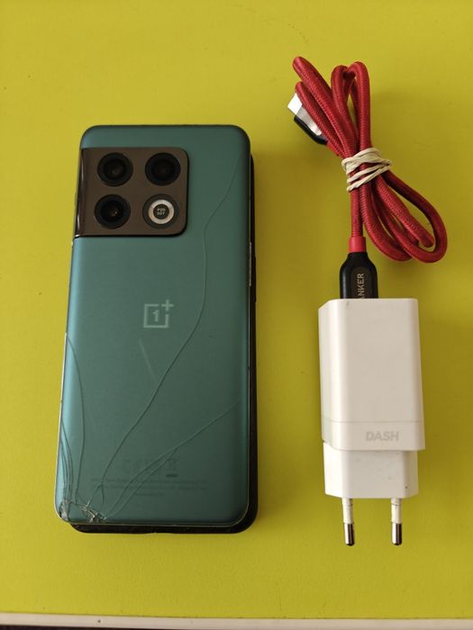 OnePlus 10 Pro 256gb,12GR cu capac Fisurat Neverlock