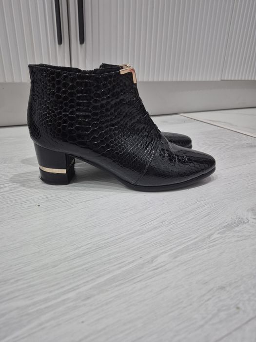 Продам модные ботильоны .
