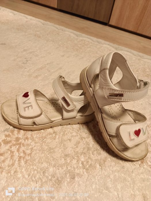 Продам пакет обуви для девочки