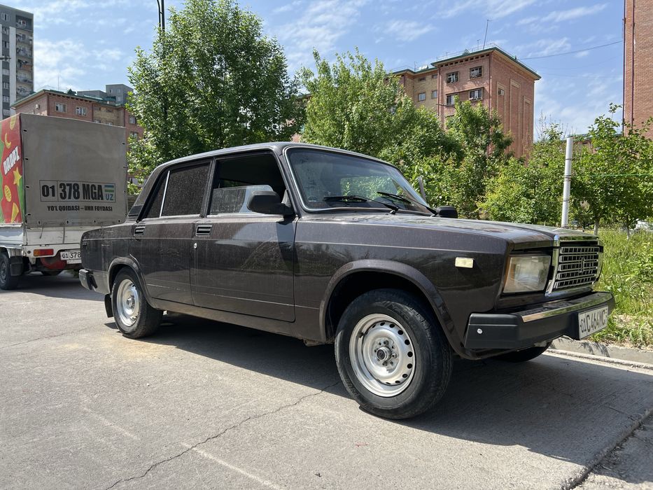 Lada 2107 sotiladi