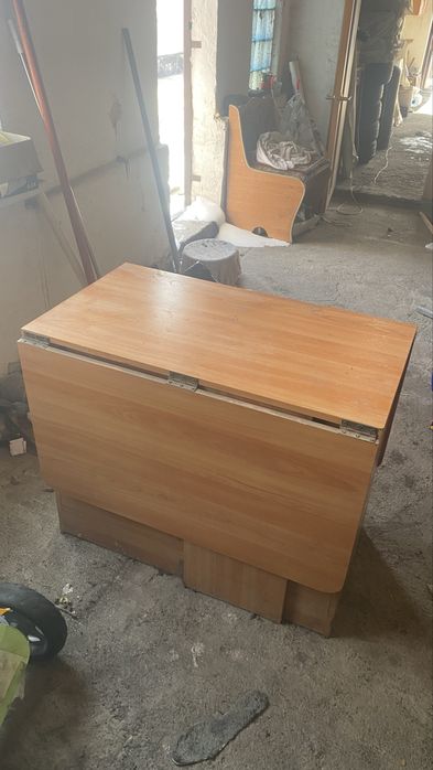 Продам стол книжка