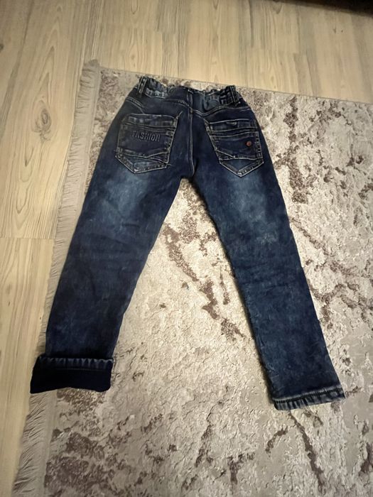 Blugi grosi vatuiti pentu copii de 5 ani impecabili !