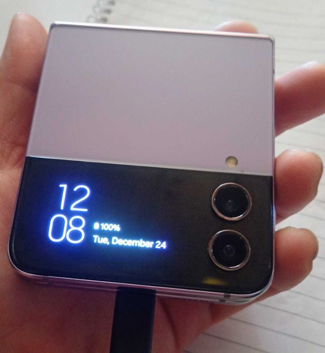 Samsung Galaxy Z Flip 4 - За части (Работеща платка)