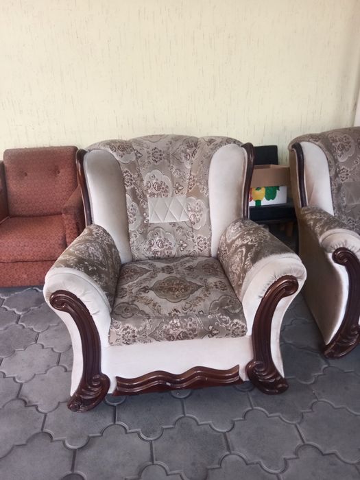 продам диван и два кресла в нормальном состоянии