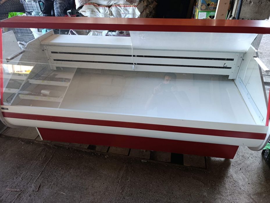 Продам холодильные ветрины 2 штуки