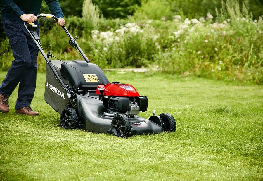 Gazon oʻrish. Газон уриш. Косилка бензин