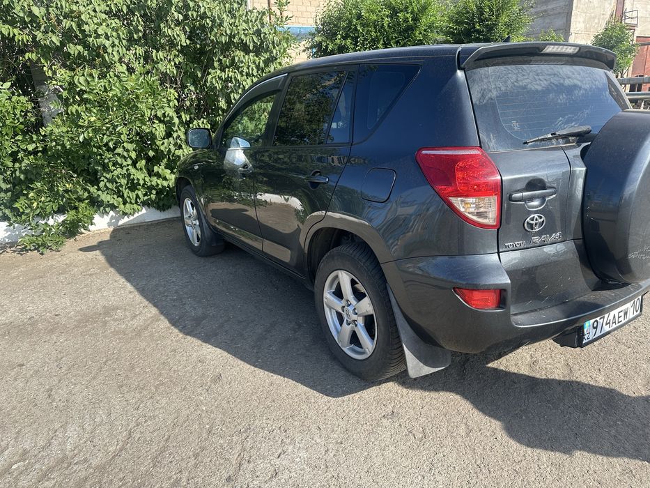 Продам тайоту Рав 4 2008