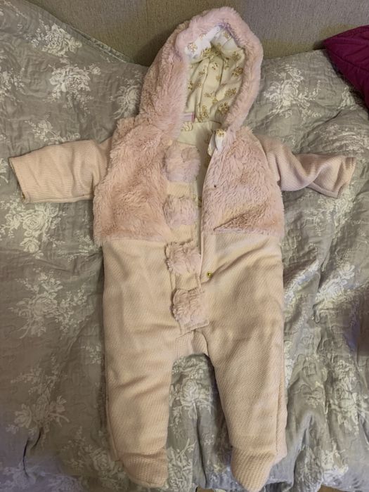 Combinezon de iarna roz pudra foarte frumos fetite 3-6 luni