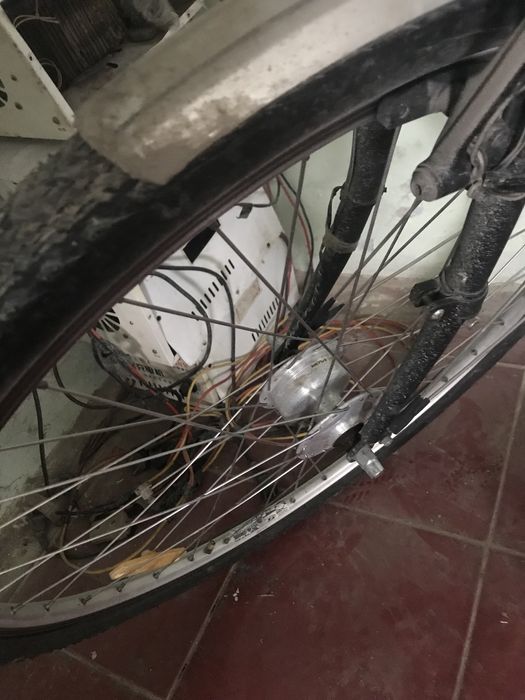 Germanskiy zur veloseped sotiladi.