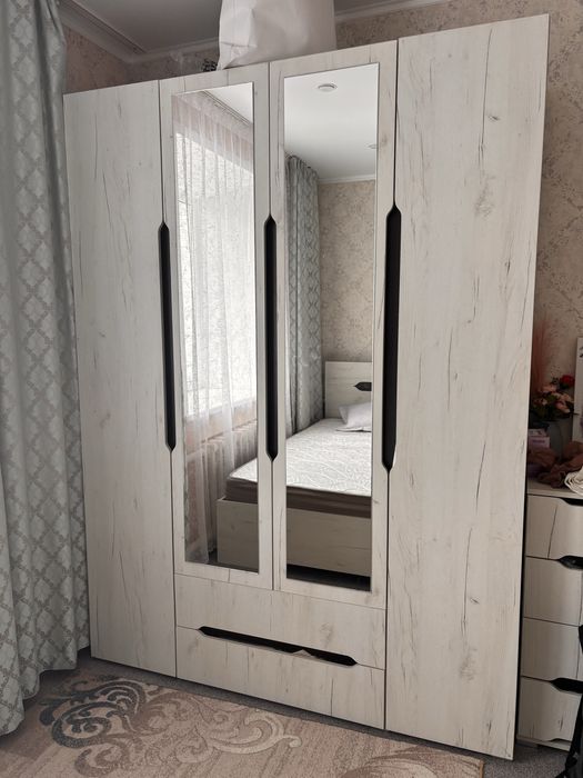 Продам спальный гарнитур