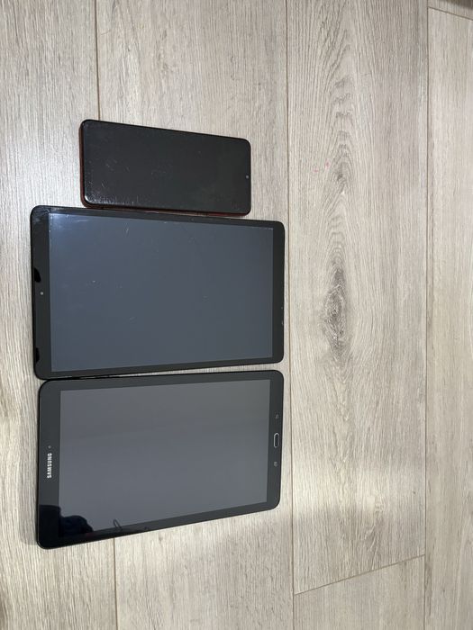 Продается 2 планшета ) и один телефон