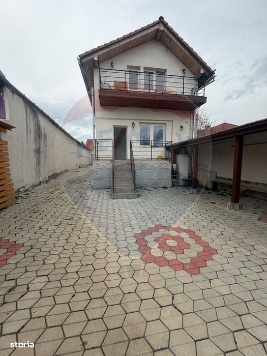 Casă + anexă cu terasă și grătar – 750 mp teren, Pricaz