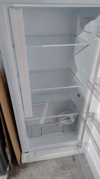 Комбиниран Хладилник с горна камера TCL 144 см 207 л Crisper чекмедже