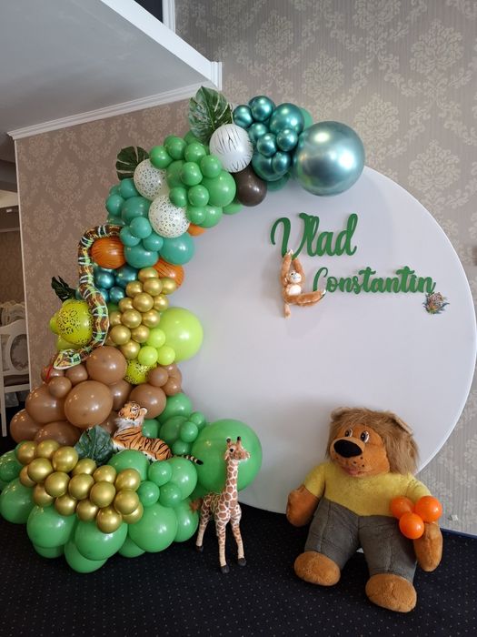 Aranjamente de masa accesorizate cu baloane