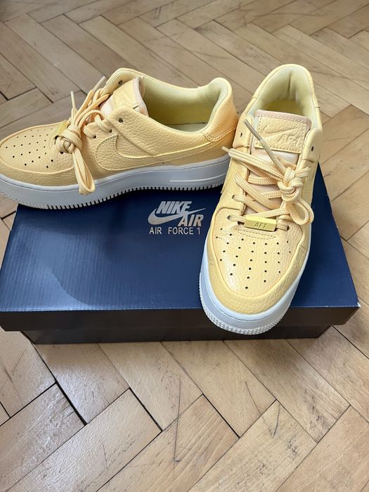 Маратонки Nike Air Force 1 Sage 38