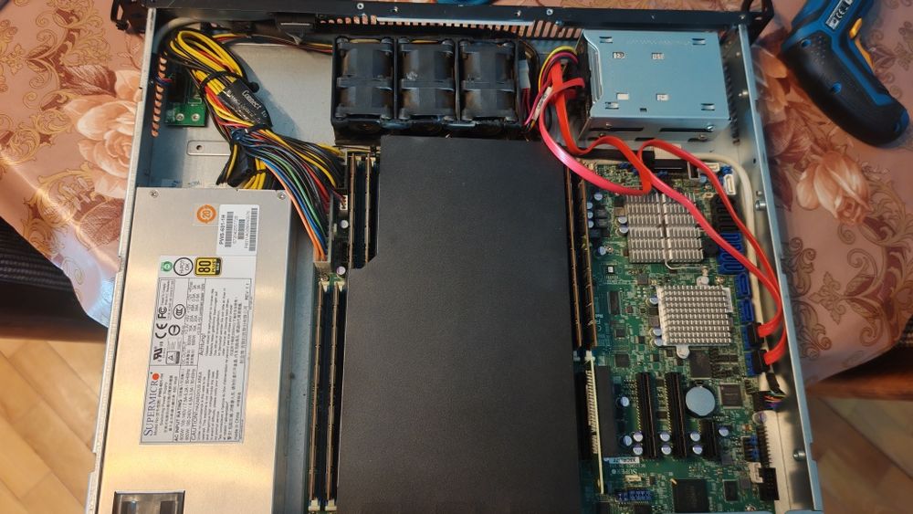 Server Supermicro CSE-512 64 gb ram