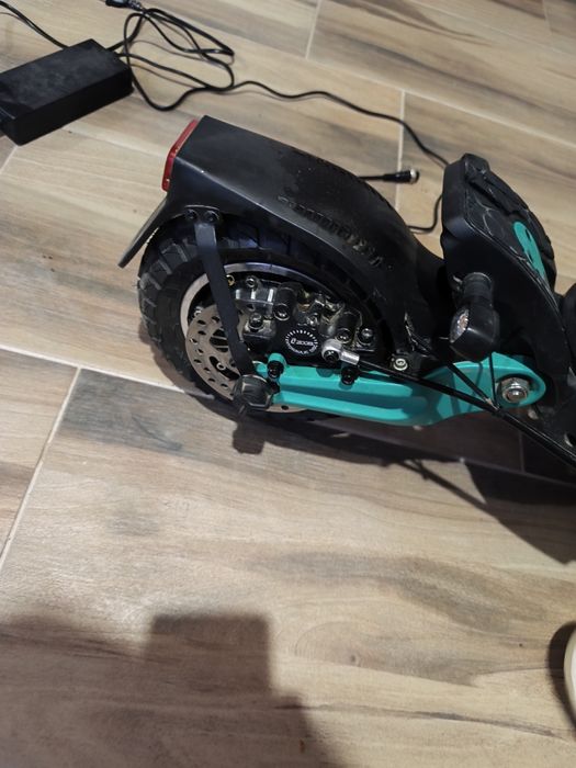 Vand trotineta electrica IO Hawk pe piese