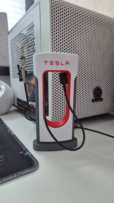 Încărcător USB-C Tesla mini supercharger