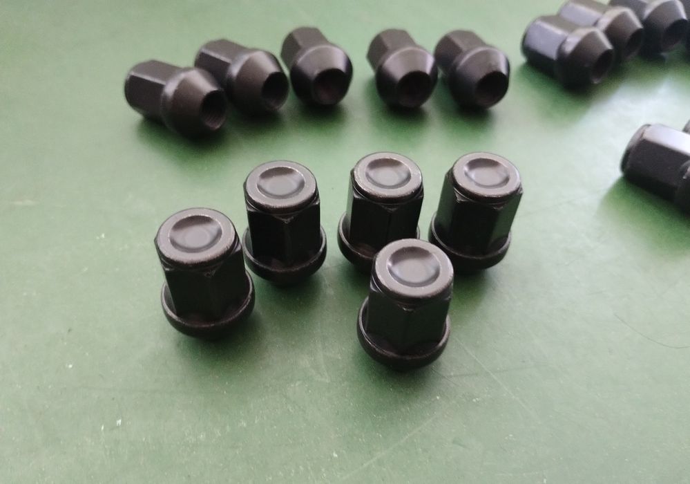 Piulite prezoane Negre  M12 x 1,25 Suzuki Nissan Subaru Lada Niva