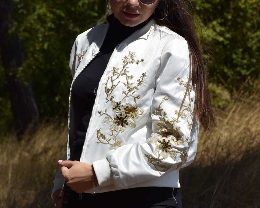 Ново дамско пролетно яке с декорации