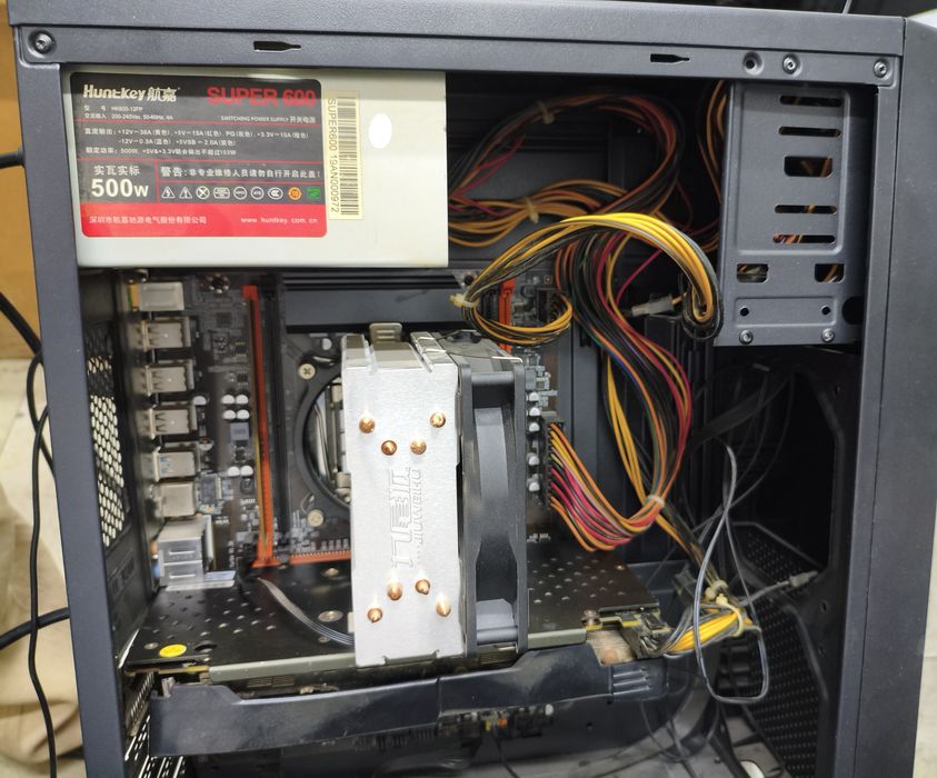 Xeon E5 (i7 10th) 8gb ddr4, ssd 256gb, rx 470 4GB ddr6