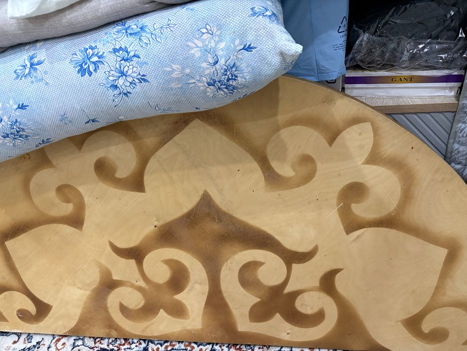Продам 2 круглых стола