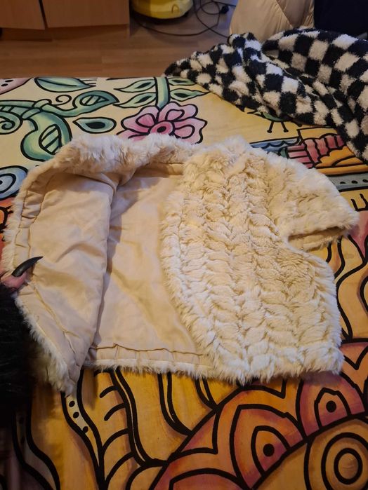 Дамски къс елек от заешка кожа