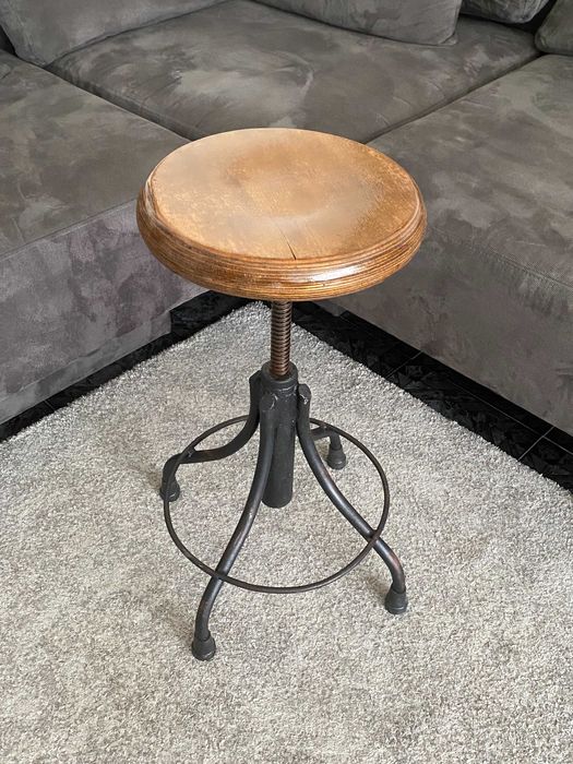 Индустриално Винтидж Столче на Винт