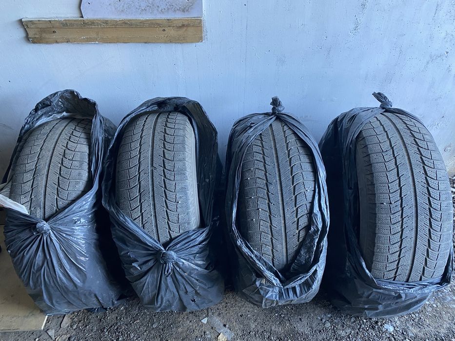 Продам шины липучка 4 шт