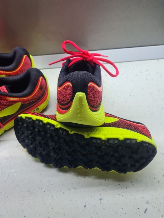 Brooks Pure Grit 6 No38 и No39