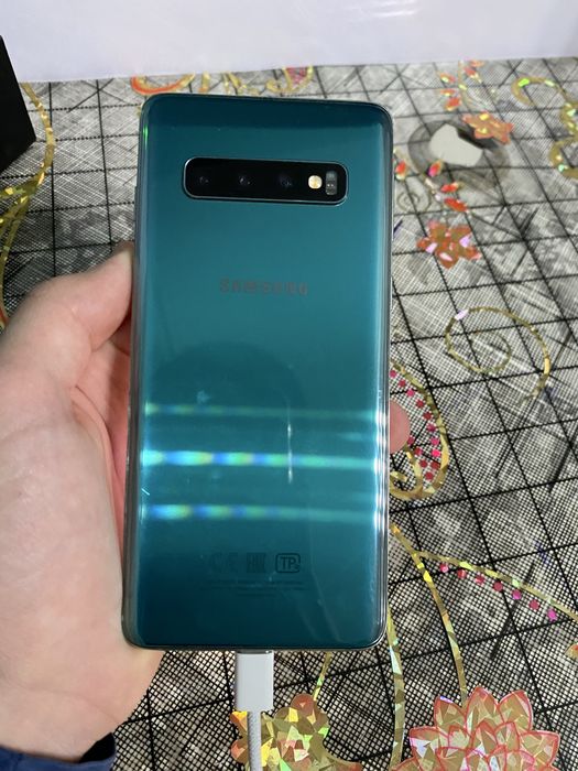 Продам телефон самсунг с 10