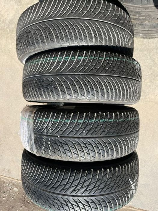 vând 4 anvelope 225/55/18 Michelin de iarnă ca noi