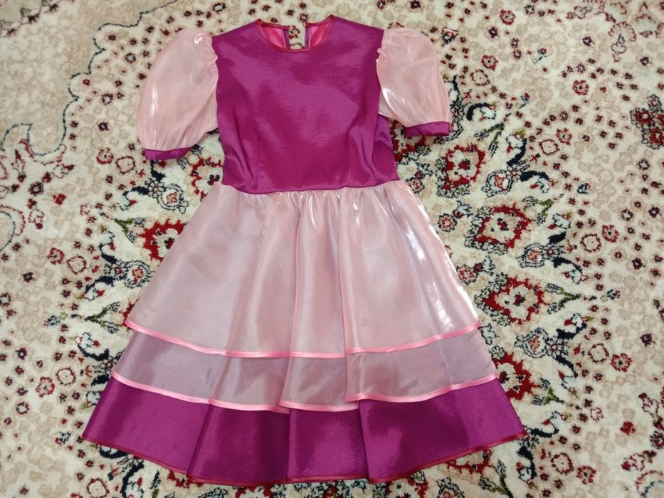 Продам платье на 5-6лет