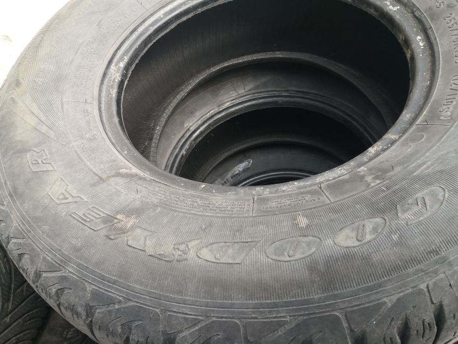 255 70 15 цола гуми Goodyear