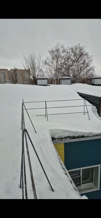 Чистка снега крыш