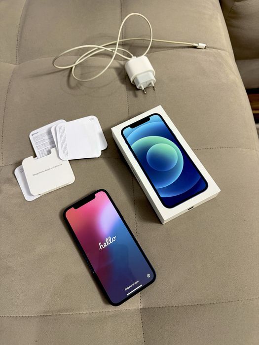 Продавам iphone 12 цвят син 128