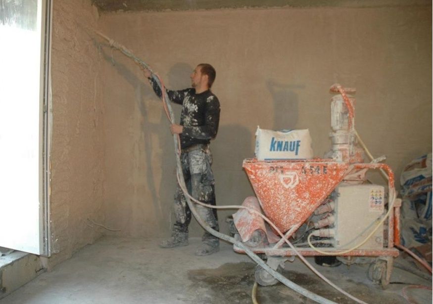 Штукатурка стен аппаратом
