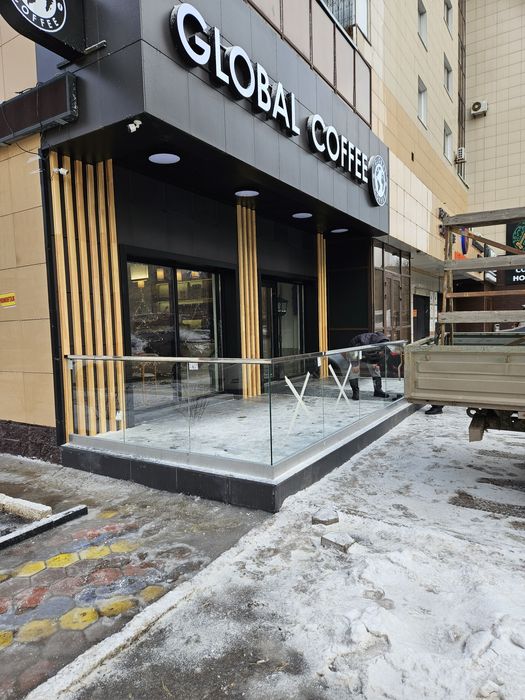 Стеклянные перегородки и душевые кабины