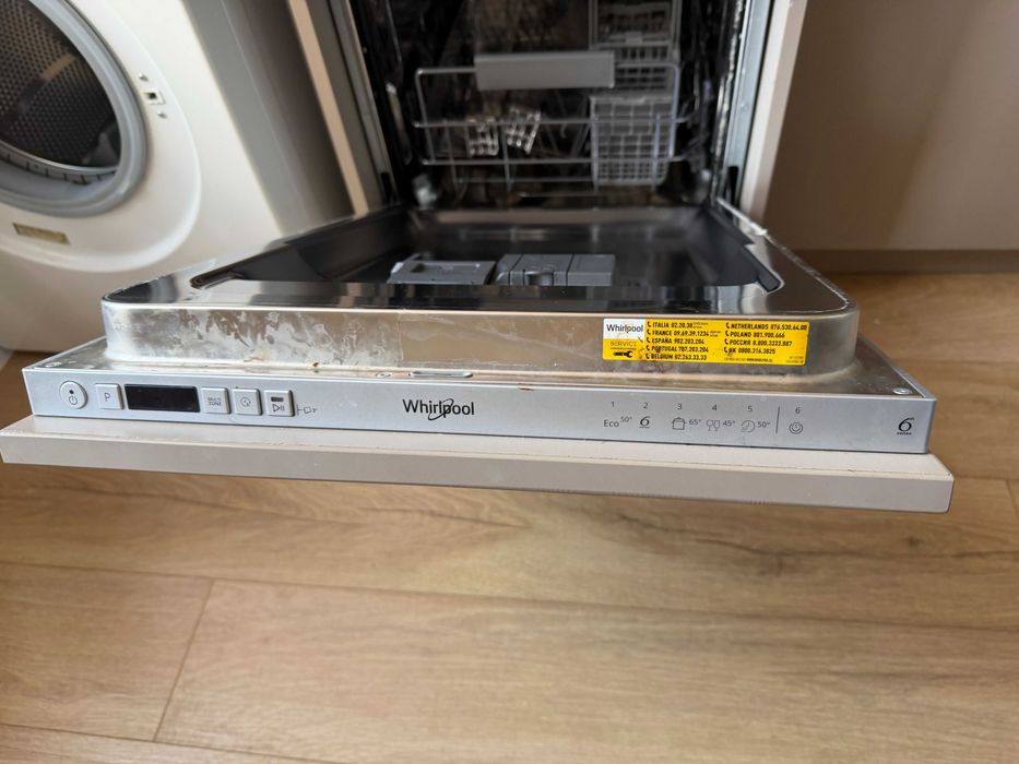 Вградена миялна Whirlpool 6th Sense
