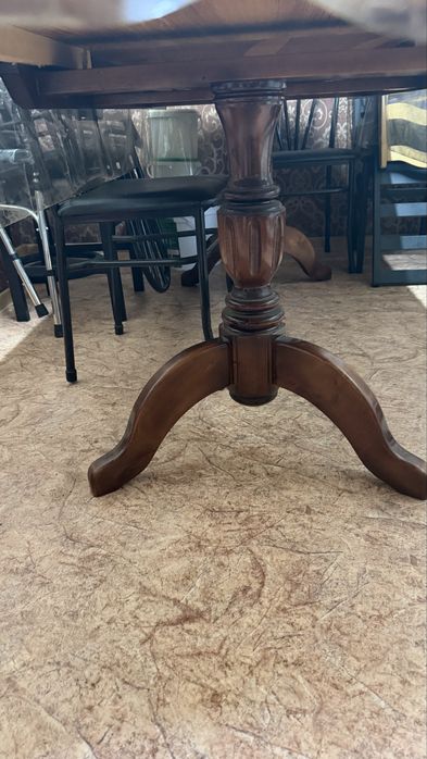 Продам стол с куринными ножками