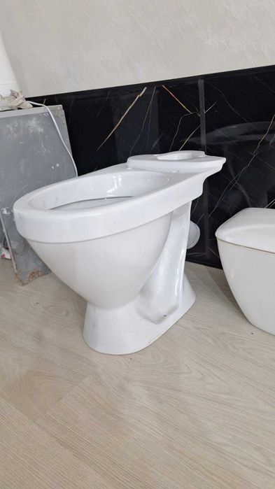 Унитаз и бачок, можно по отдельности.