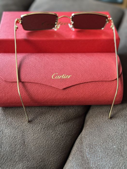 Слънчеви очила със златна рамка