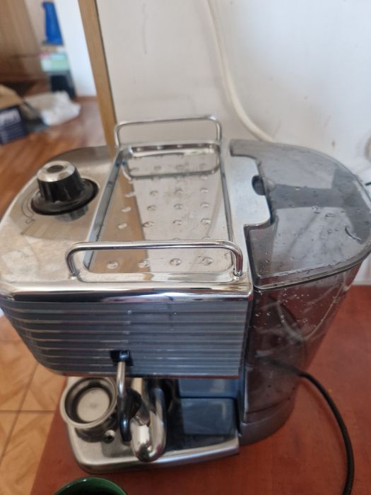 Espressor manual si cappuccino DeLonghi Scultura +capsule